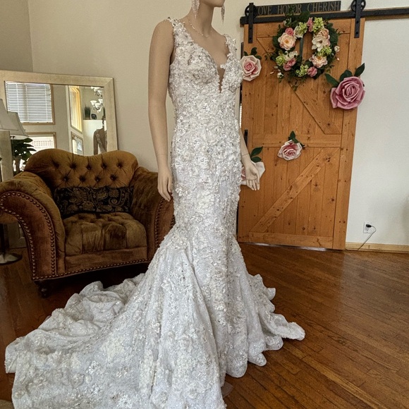 YSA Makino fit n flare Wedding Gown Size 12 NWT Off white - Picture 5 of 16